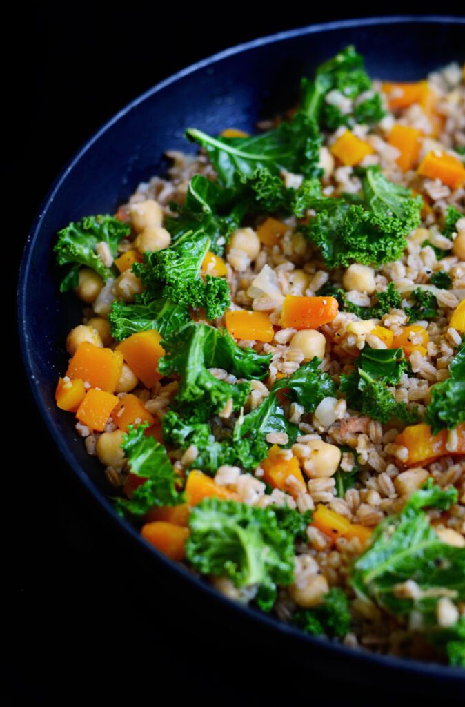 Roasted Butternut Squash and Goat Cheese Farro Salad- a delicious, detoxifying dinner made with whole grains and tons of veggies!