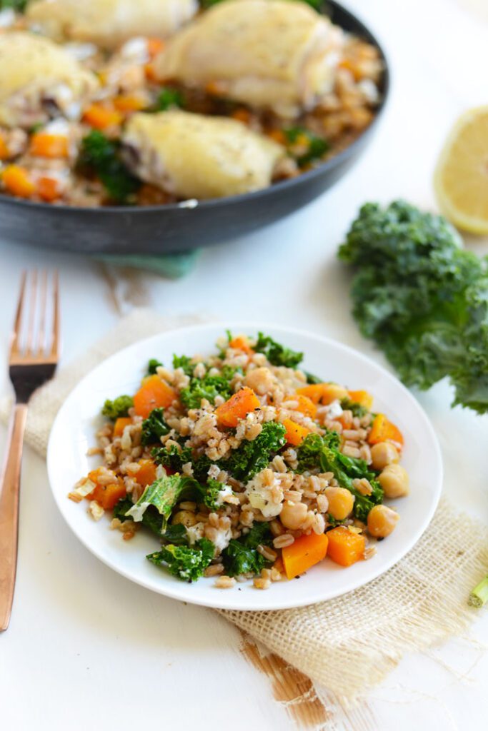 Roasted Butternut Squash and Goat Cheese Farro Salad- a delicious, detoxifying dinner made with whole grains and tons of veggies!