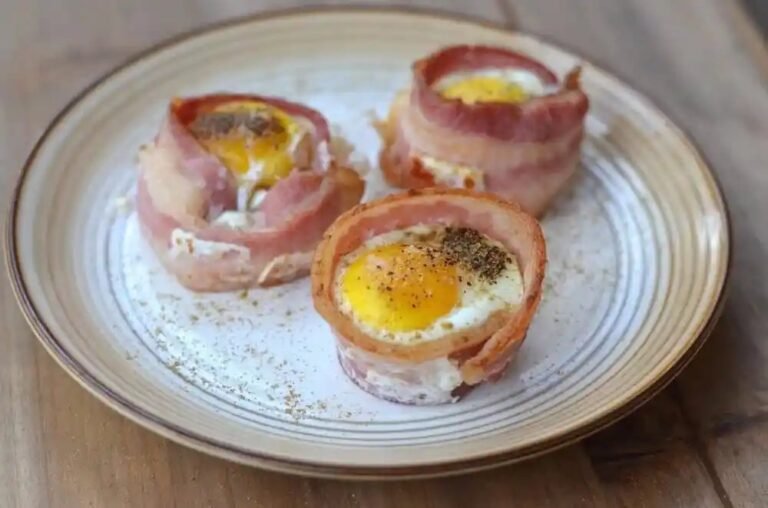 bacon baked eggs