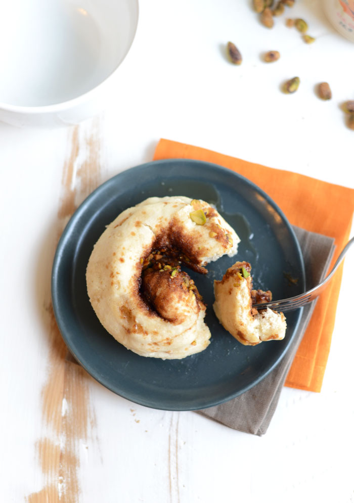 Skinny Single-Serve Maple Pistachio Cinnamon Roll #vegan #glutenfree