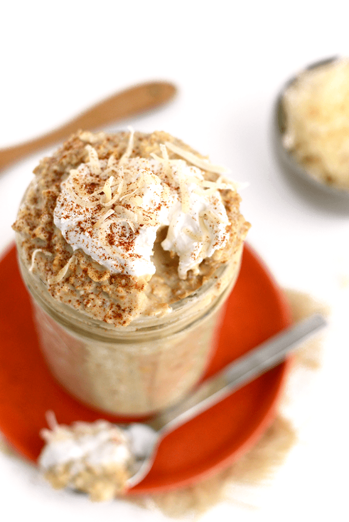 Got 5 minutes? Whip up these delicious coconut latte overnight oats for an easy, fiber-filled breakfast that are oh-so delish!