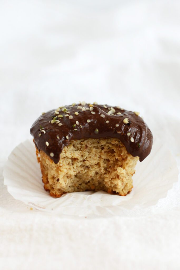 Single Serve #Paleo Vanilla Cupcake with Chocolate Protein Frosting #Glutenfree