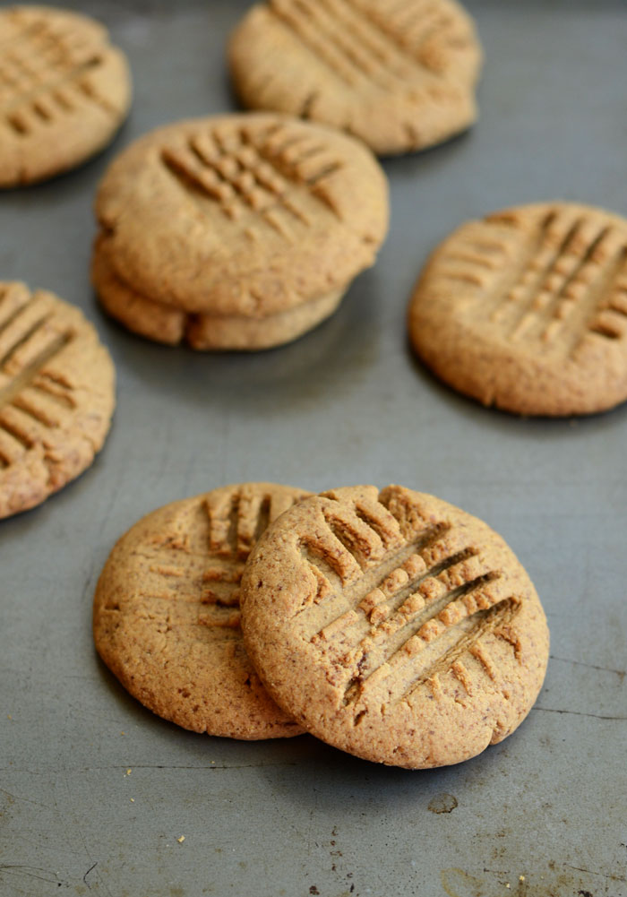 Grain-Free Protein Peanut Butter Cookies #healthy #glutenfree