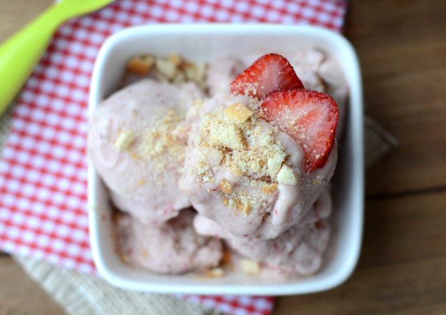 20 Minute Strawberry Banana Protein Ice Cream #ad #fitfluential #designerwhey #proteinpowder