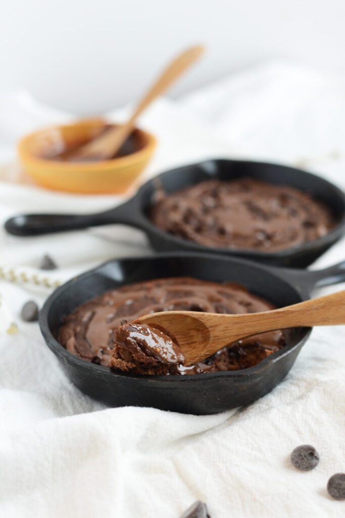 Paleo friends, this one's for you! Make this Single Serve Paleo Brownie after dinner for a decadent, healthier single serve dessert!