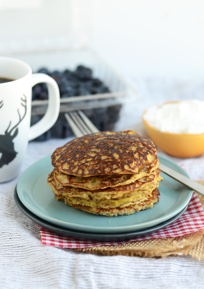 Grain Free Applesauce Pancakes a high protein breakfast that's #glutenfree and #paleo