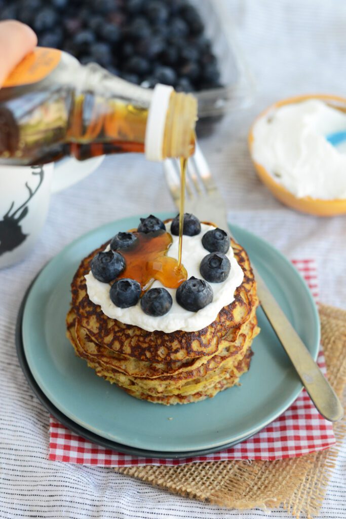 Grain Free Applesauce Pancakes a high protein breakfast that's #glutenfree and #paleo