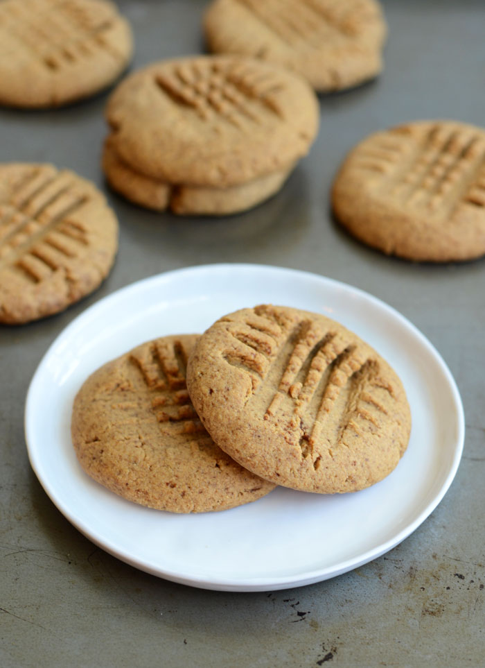 Grain-Free Protein Peanut Butter Cookies #healthy #glutenfree