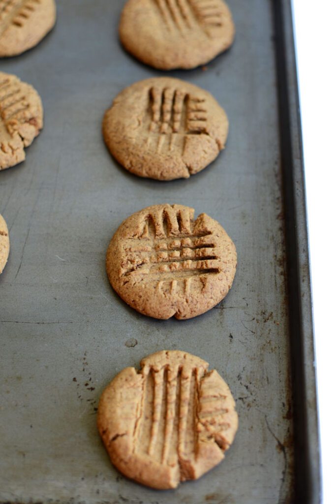 Grain-Free Protein Peanut Butter Cookies #healthy #glutenfree