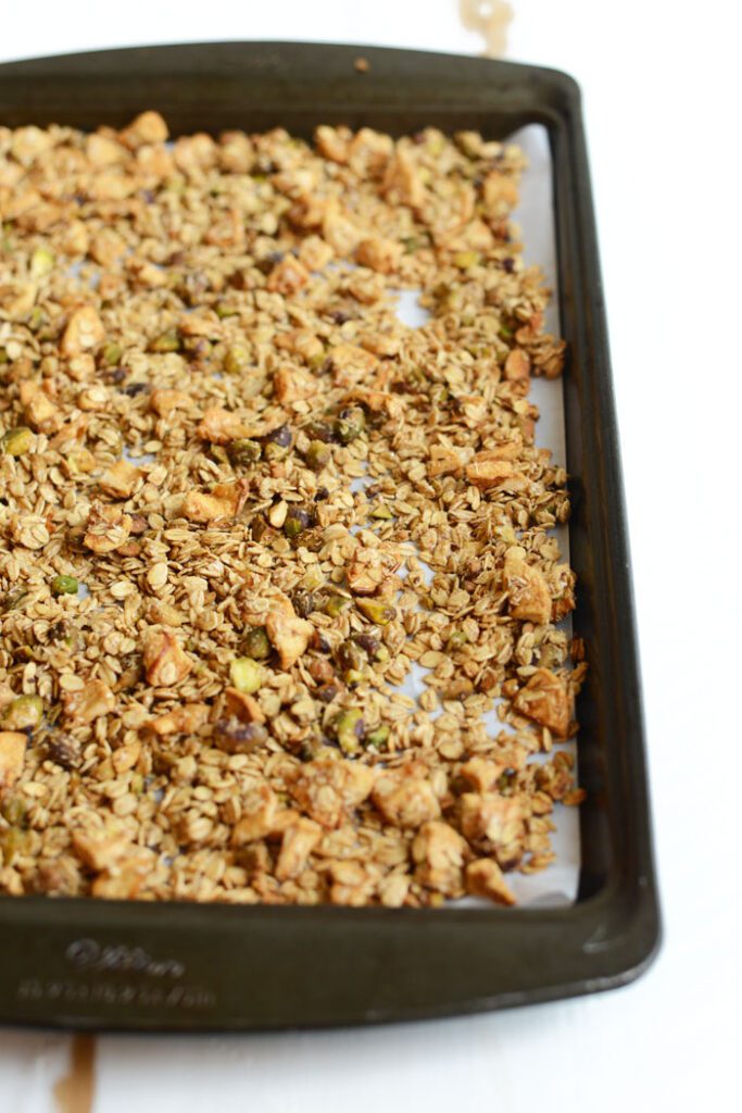 Apple Pistachio Granola #vegan #glutenfree