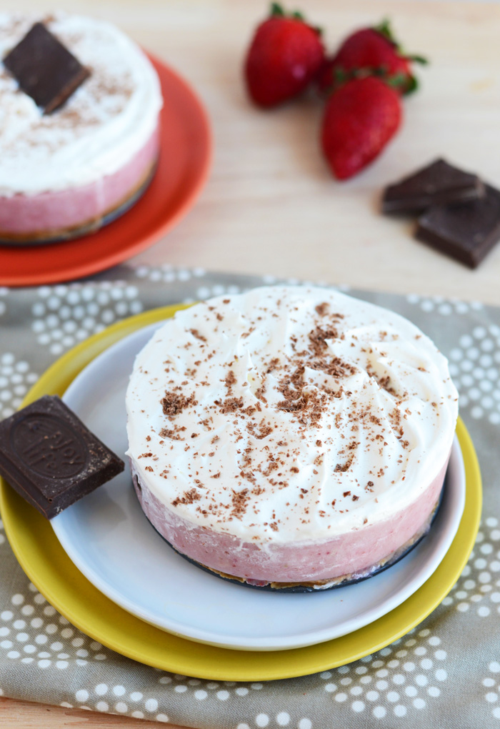 Strawberry Banana Smoothie Cake