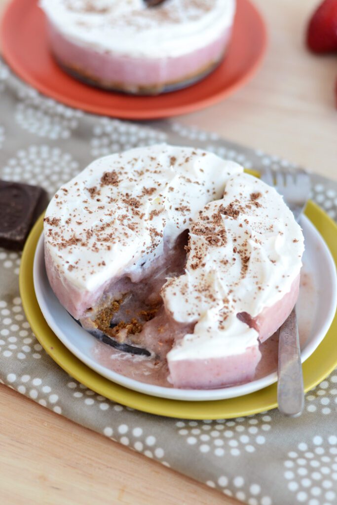 Strawberry Banana Smoothie Cake