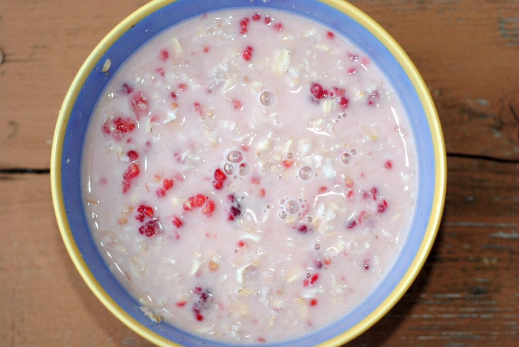 Wild Raspberry Vanilla Overnight Oats