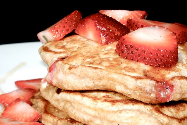 Healthy Strawberry Pancakes