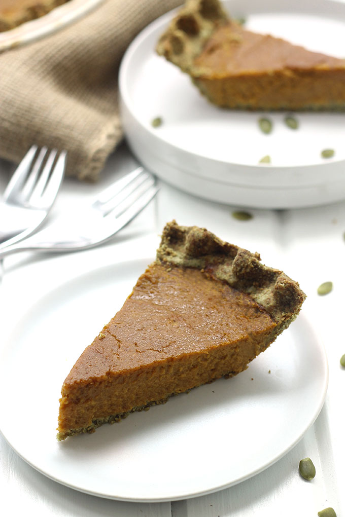 Paleo Pumpkin Pie + more Healthy Thanksgiving Dinner Ideas- paleo recipes made with no refined sugar, gluten, dairy, or grains!