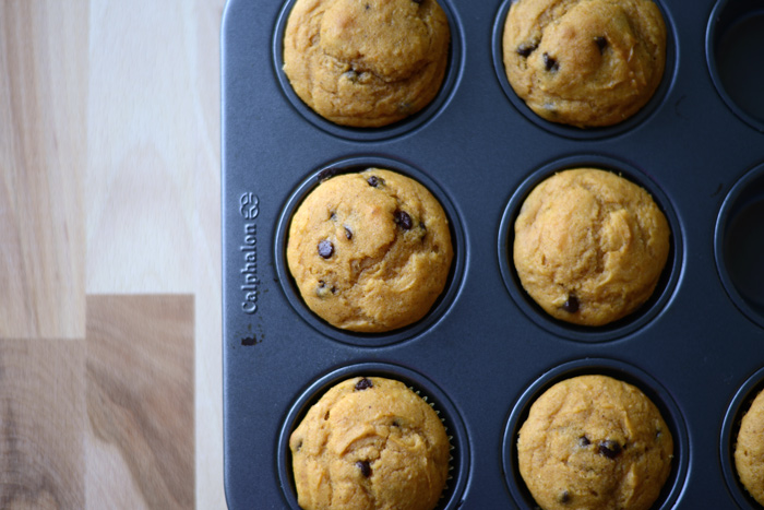 To your favorite gluten-free muffin mix to make these delicious 4 INGREDIENT GLUTEN FREE PUMPKIN MUFFINS that the whole family will love! 