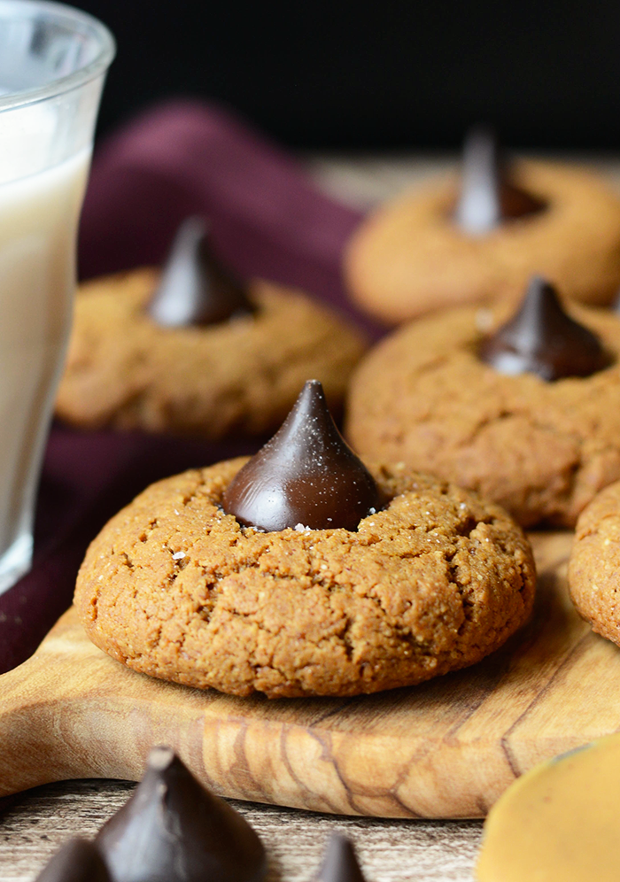 GRAIN-FREE PEANUT BUTTER BLOSSOMS