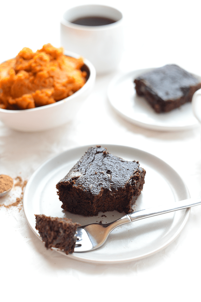 Looking for a fall treat made with REAL ingredients? Make these delicious (grain-free) paleo pumpkin brownies that are decadent, chewy, and irresistible!