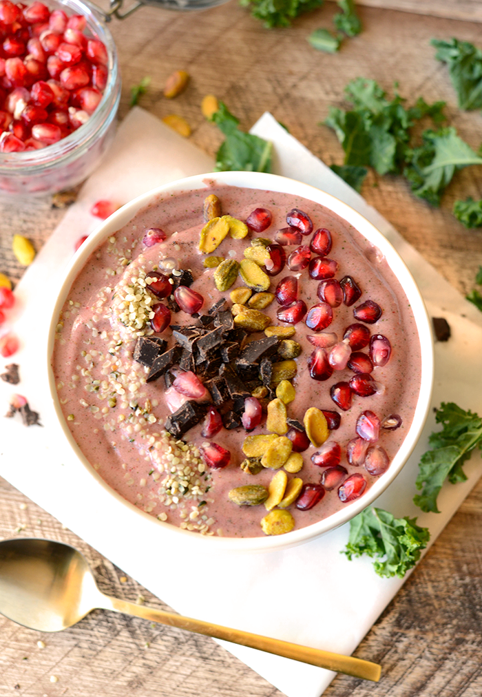 Get fancy with your smoothie and make this delicious pomegranate green smoothie bowl topped with pomegranate arils, pistachios, hemp seeds, and dark chocolate! 